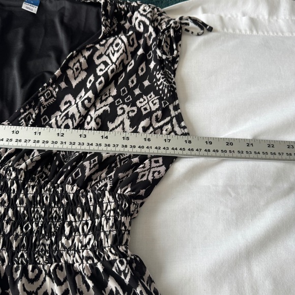 Old Navy Women's Babydoll Black Gray Tribal Print V-Neck Dress Size Medium Boho - Picture 9 of 13